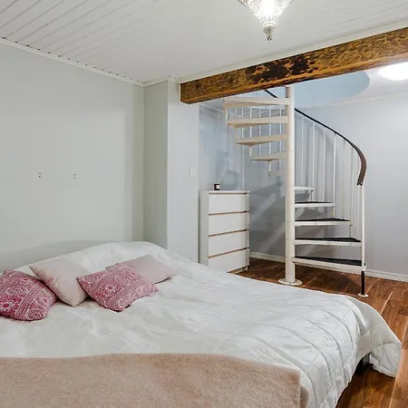 Self-service 7 Min Walk From Railway Station