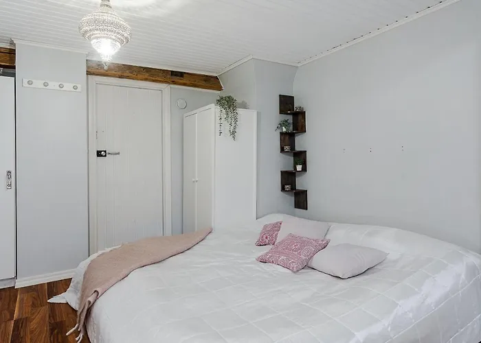 Self-service 7 Min Walk From Railway Station Huoneisto